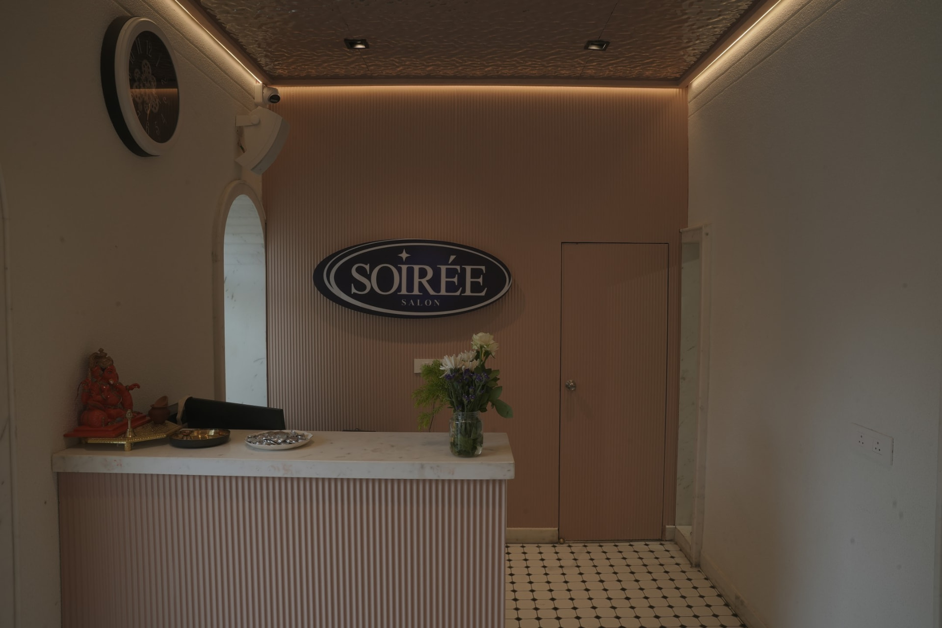 Soirée salon interior